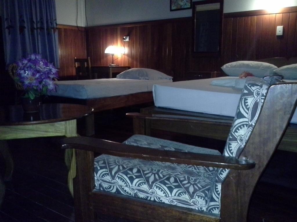 Rekona Lodge Gizo Habitación foto